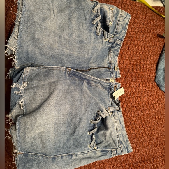 Top ship NWT high waisted mom Jean shorts - Picture 1 of 3